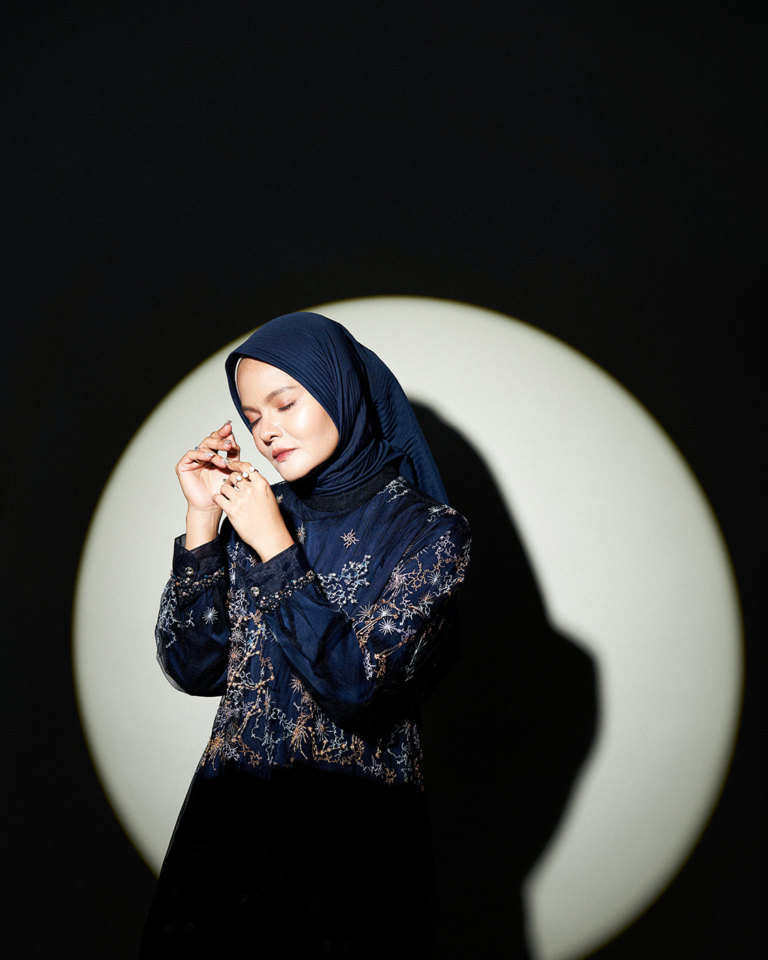 Terry Hadirkan Suara Merdu di Bulan Ramadhan Melalui Cover Lagu Legendaris Chrisye “Ketika Tangan dan Kaki Berkata”