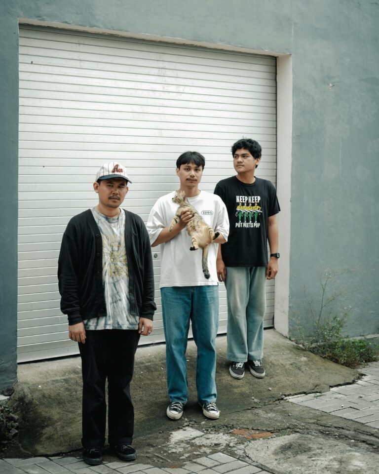 Kenali Pemuntjak Band Alternatif Yogyakarta dengan Single Terbaru Penawar yang Menggugah Hati