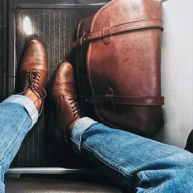 Temukan Pesona Misterius CRAVAR dan Upgrade Gaya Fashion Anda dengan Rana 15 Navy Waxed Twill Camera Bag