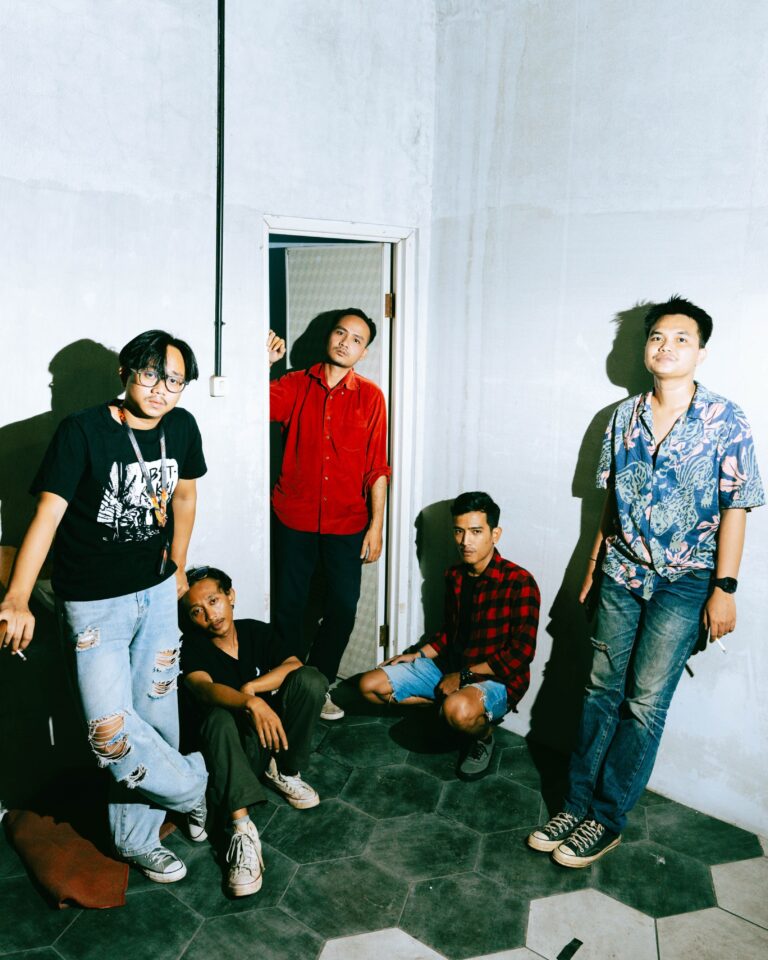 Binafsih Mengguncang Ciputat dengan Album Perdana ABSTRAKSI yang Memikat dan Berani