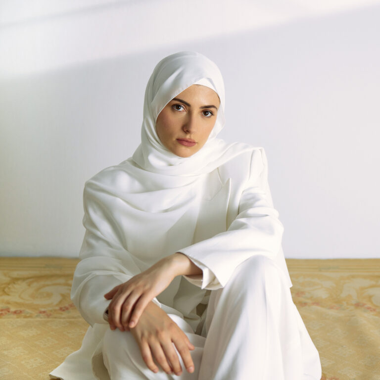 Jaqlyn Penyanyi Muslimah Berbakat dari Austria Siap Menggebrak Dunia Musik dengan Single Debut This Is Who I Am dan Perjalanan Inspiratifnya