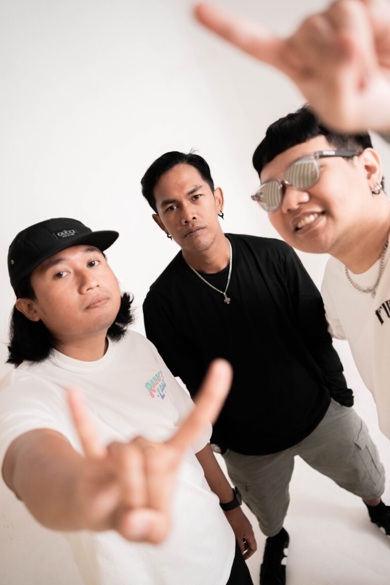 SUMMER OVERMORROW Menghadirkan Vibes Segar dan Musik Berkualitas Di EP SENANDIKA