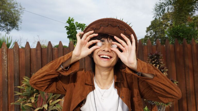 Kenali Weda Mauve Musisi Indie Surabaya yang Siap Mengguncang Dunia Musik dengan Single Terbaru “I GOTCHA, I GOT U”