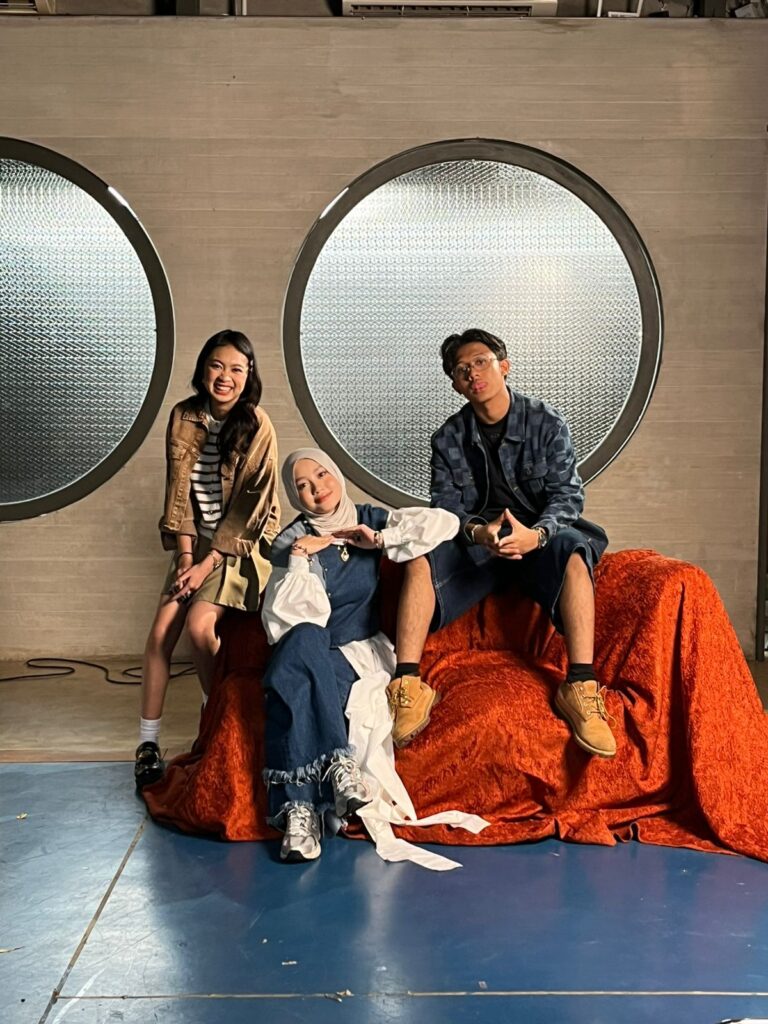 Trio Musisi Muda Zara Leola, Mikky, dan Zia Siap Remake Lagu Legendaris Titiek Puspa dengan Sentuhan Hipdut Modern