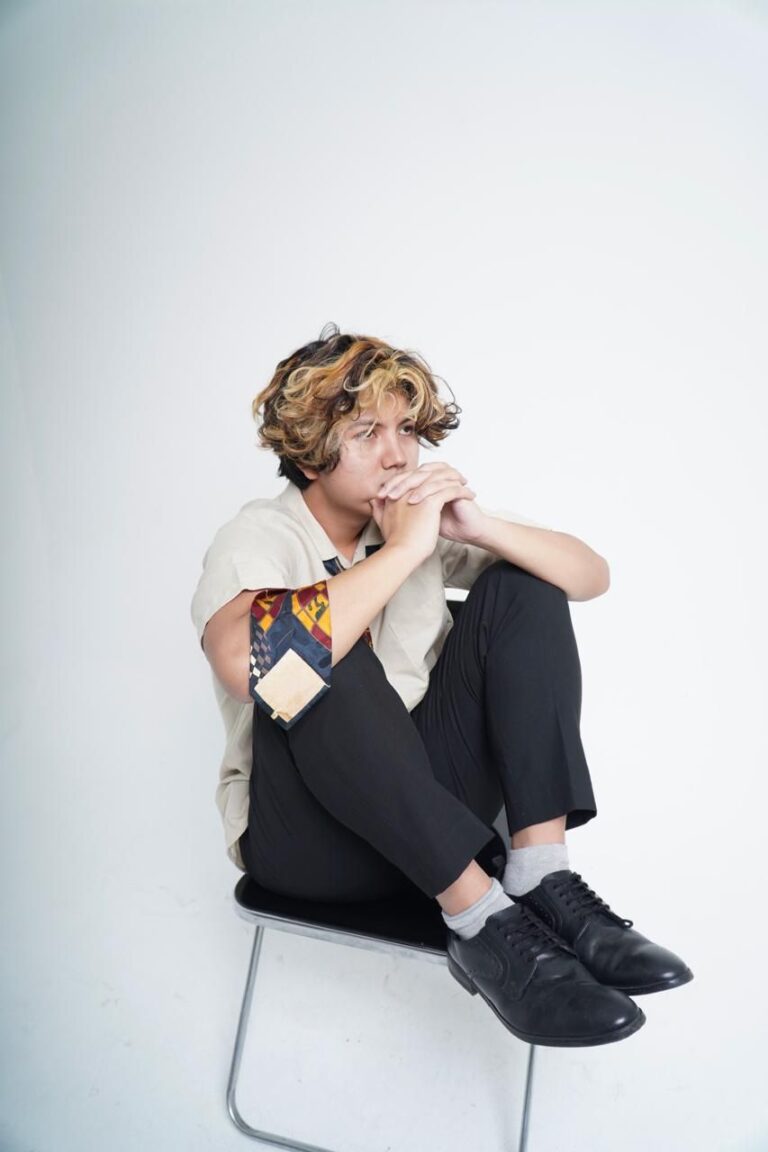 Mengenal reevva Bintang Baru Musik Indie Jakarta yang Mengubah Cerita Cinta Melalui Synthpop